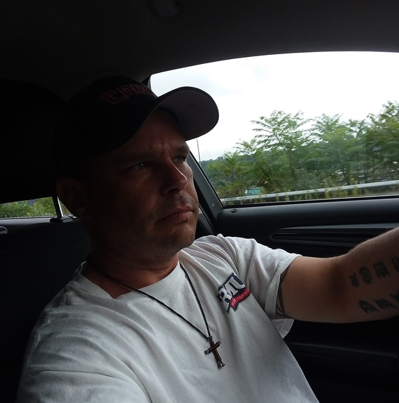 Profile Picture of Frank jr. Robert (@robertfrank29) on Poshmark