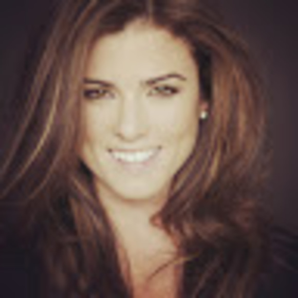 Profile Picture of Alexandra Lester (@alexandrales106) on Poshmark