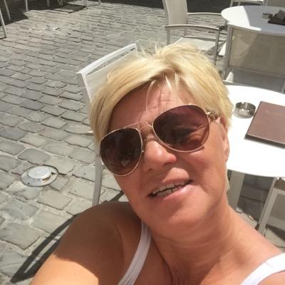 Profile Picture of Monique Pool (@monpool) on Twitter
