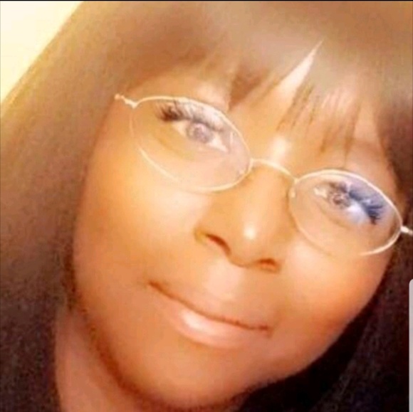 Profile Picture of Tanya Calhoun (@calhount1977) on Poshmark