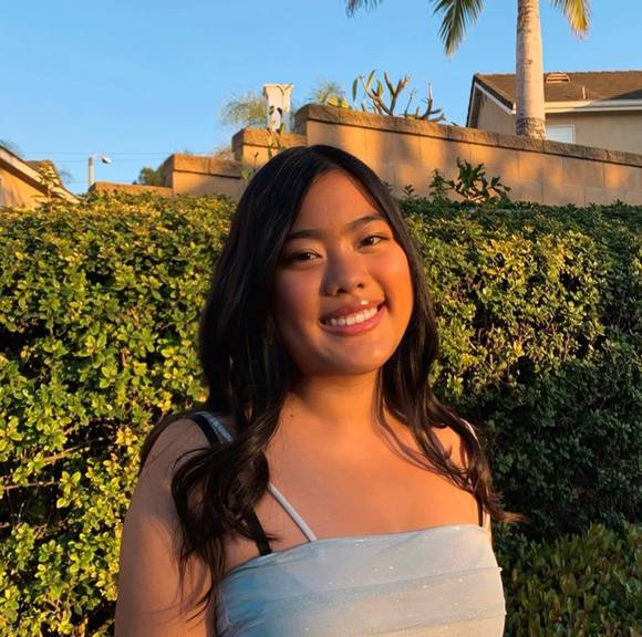 Catelin La - Poshmark Profile Picture of Catelin La (@cateeelin) on Poshmark