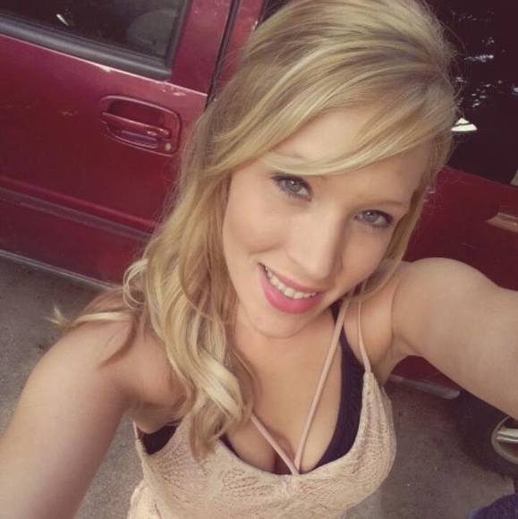 Profile Picture of Ashley Darrah (@11bilhal) on Poshmark