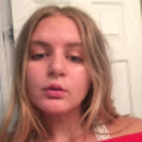 Profile Picture of Madison Ayache (@maddie23a) on Poshmark