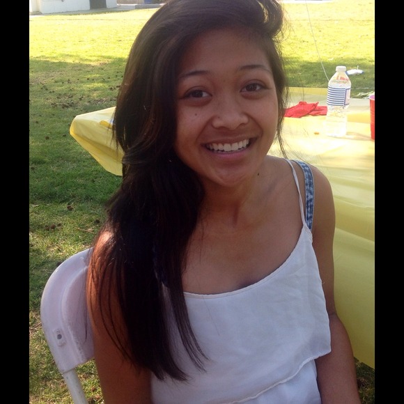 Profile Picture of Leah Canlass (@woahleah) on Poshmark