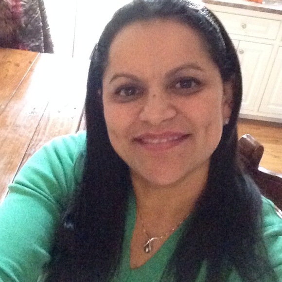 Profile Picture of Claudia Torti (@claudiex06) on Poshmark