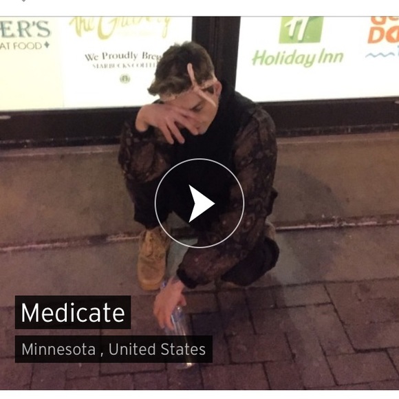 Profile Picture of Sam Wall (@wall633) on Poshmark