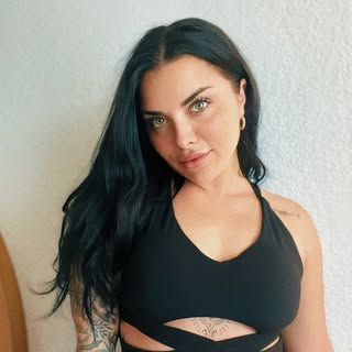 Profile Picture of R A V E N  S K Y E (@rave.skye) on Instagram