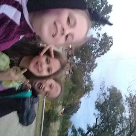 Profile Picture of Robin Gormley (@robingqueen) on Poshmark