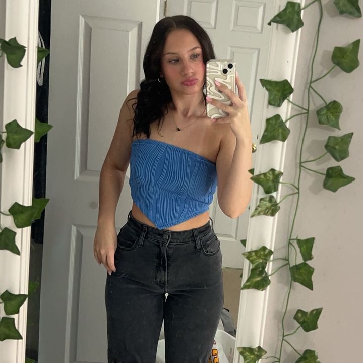 Profile Picture of amandapbert (@amandapbert) on Tiktok