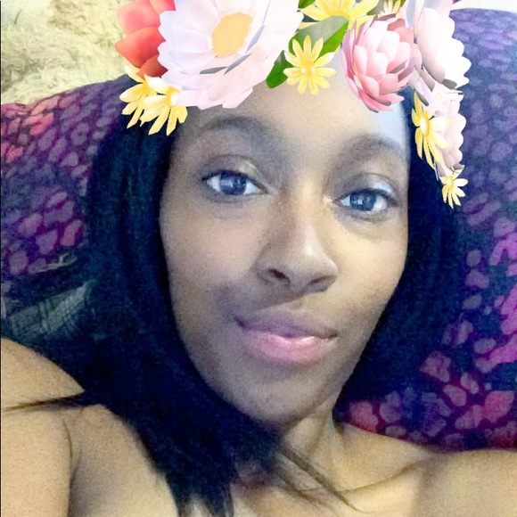 Profile Picture of Ariel Clarke (@aristylez216) on Poshmark