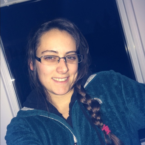 Profile Picture of Bobbie Towery (@bntowery) on Poshmark