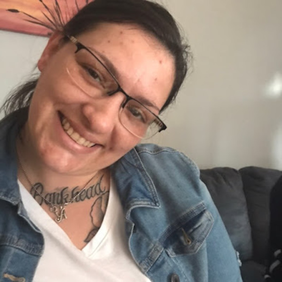 Profile Picture of Amber’e Hutzler (@maria329319) on Poshmark