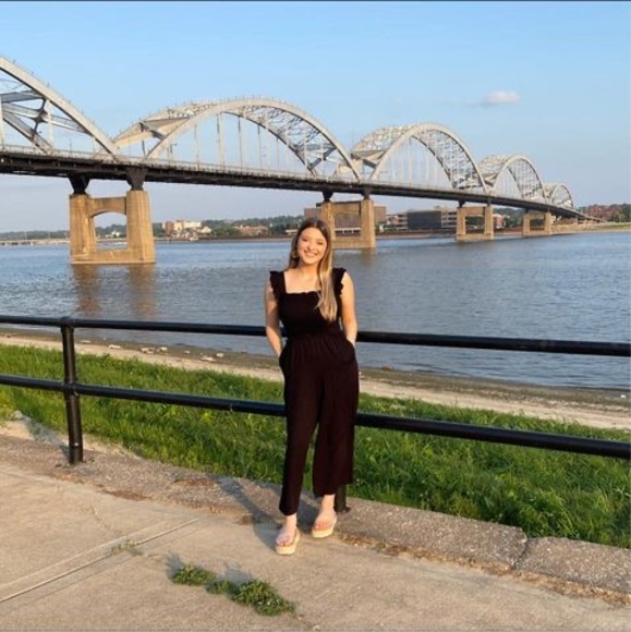Profile Picture of Amy Holifield (@amyholifield812) on Poshmark