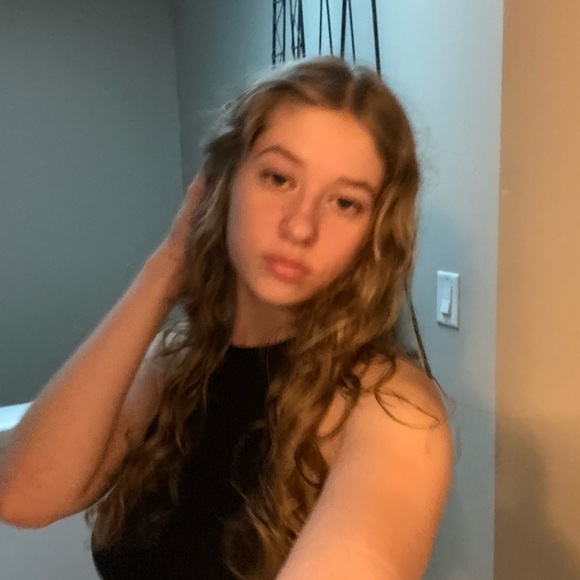 Profile Picture of Esther Komperda (@evkomperda) on Poshmark
