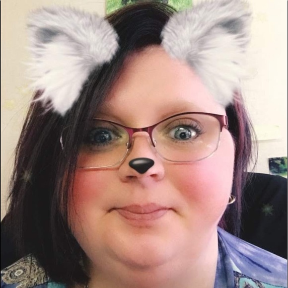 Profile Picture of Tina Frankart (@frankart76) on Poshmark