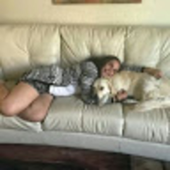 Profile Picture of Danielle Maciel (@daniellemaci367) on Poshmark