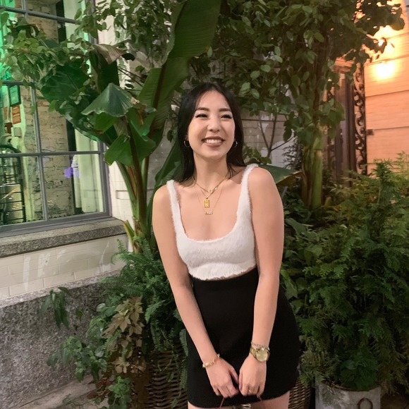 Profile Picture of Heeyoung Sim (@heeyoungsim) on Poshmark