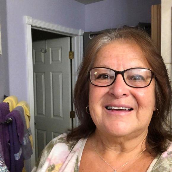 Carol Trettel - Poshmark Profile Picture of Carol Trettel (@caroltrettel) on Poshmark