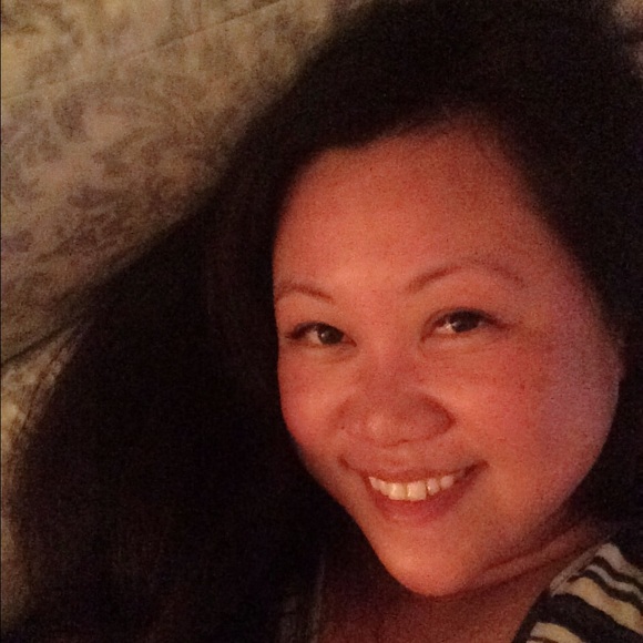 Profile Picture of Cynthia Lumaban (@ladyzyn) on Poshmark