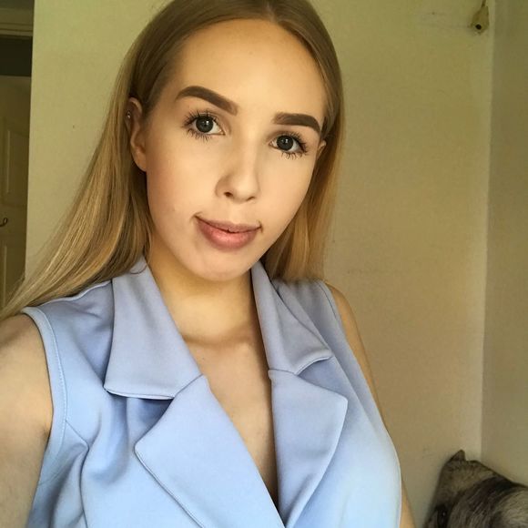 Profile Picture of Jess Dobbs (@cara_delevingne) on Poshmark