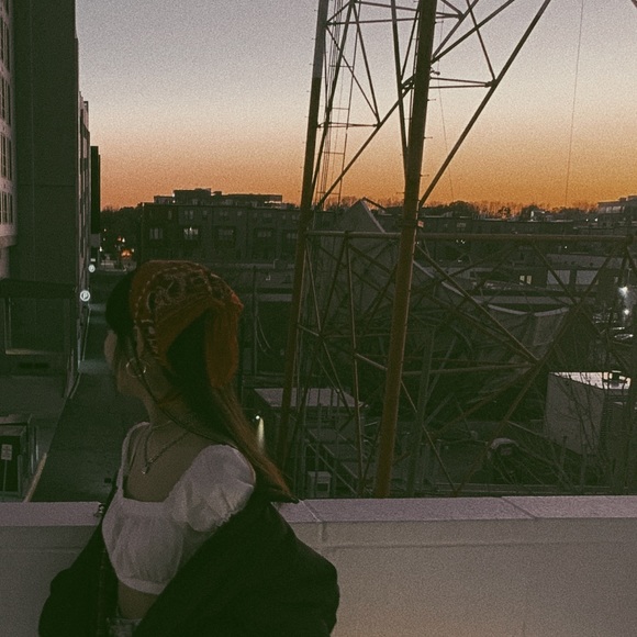 Profile Picture of Sydney Hoang (@sydneysu) on Poshmark