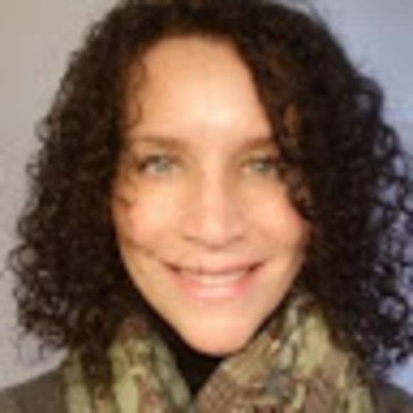 Profile Picture of Heather Ley (@heatherleyvilla) on Poshmark
