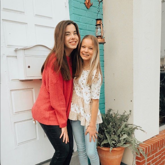 Profile Picture of Lauren Hannah (@laurenhannah45) on Poshmark