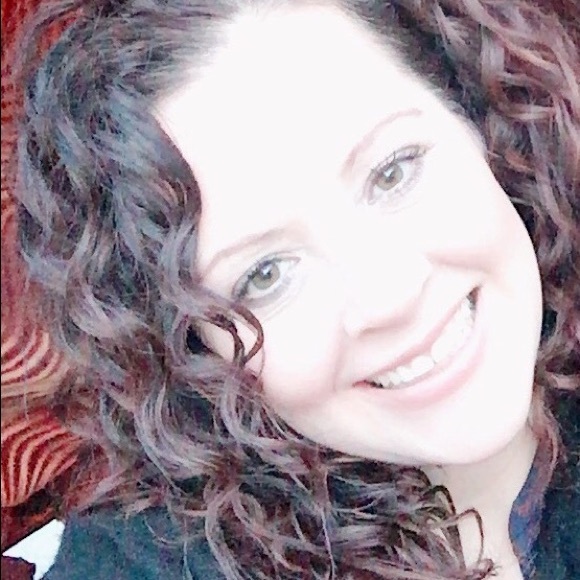 Profile Picture of Alice Spence-guest (@aliceguest) on Poshmark
