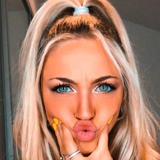 Profile Picture of Mia Curcio (@loren.couto.73594) on Facebook