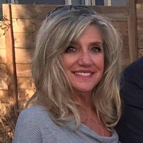 Profile Picture of Jo Mason (@jomason_beach) on Poshmark