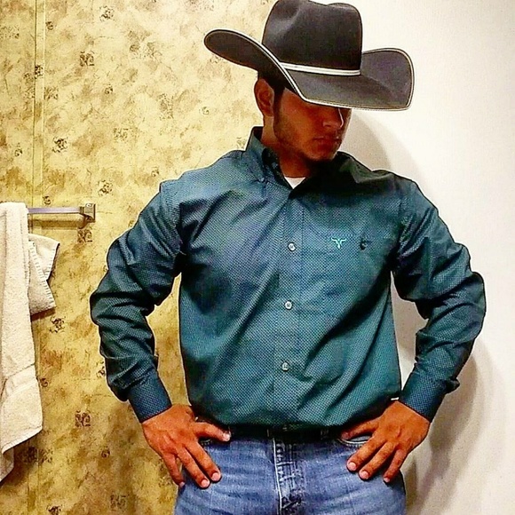 Profile Picture of Chris Salas (@chris_salas75) on Poshmark