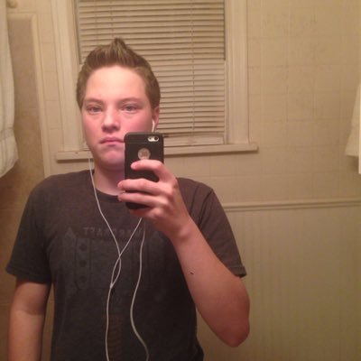 Profile Picture of Derek Harmon (@djkrispykringe) on Twitter