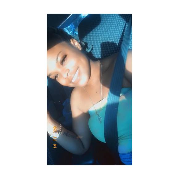 Profile Picture of Britbrat Lovesyhu (@brewitdafanss) on Poshmark