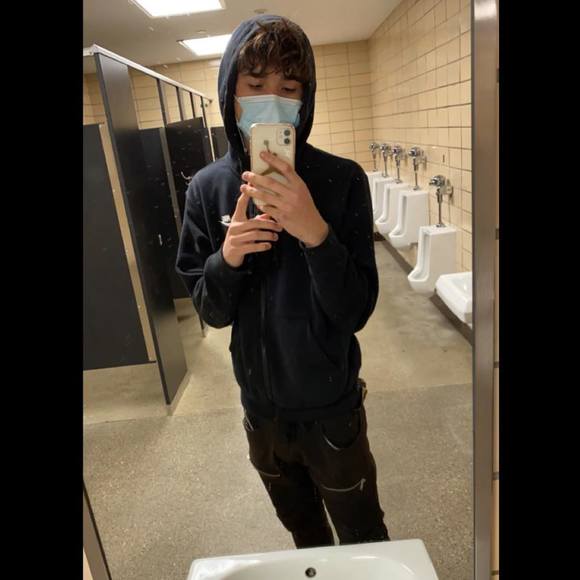 Profile Picture of Nethanel Honsinger (@nethanelh) on Poshmark