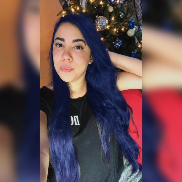 Profile Picture of Ivonne Román (@ivenovic23) on Poshmark