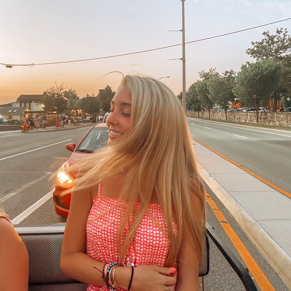 Profile Picture of Chloe Kapisak (@chlokap) on Poshmark