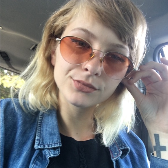 Profile Picture of Crystal Stevenson (@grizzlybits) on Poshmark