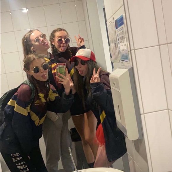 Profile Picture of Beth Boyd (@bethboyd317) on Poshmark