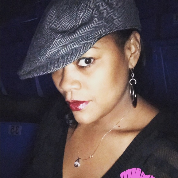 Profile Picture of Daveta Harrell (@davetarenee) on Poshmark