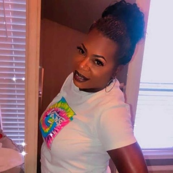 Profile Picture of Shelly Copeland (@theboo7625) on Poshmark