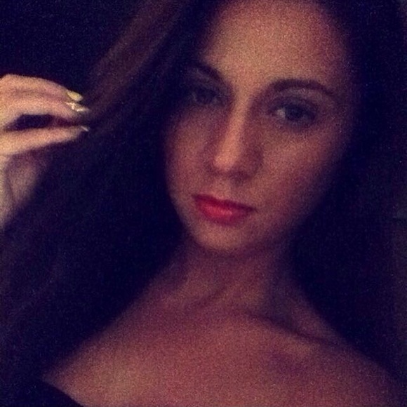 Profile Picture of Fahreta Subasic (@fahii) on Poshmark