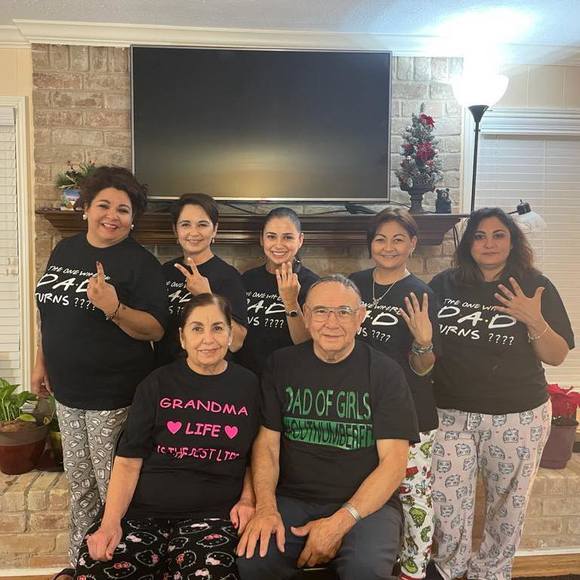 Profile Picture of Veronica Sendejo (@veronicasendejo) on Poshmark