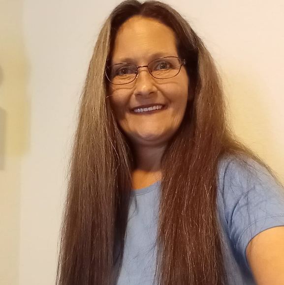 Profile Picture of Kelly Pickell (@kellypickell) on Poshmark