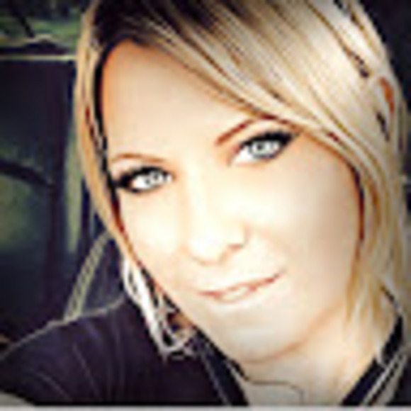 Profile Picture of Gold star mom Hannett (@sarahbhannett11) on Poshmark