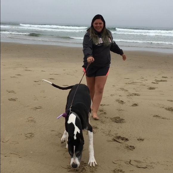 Profile Picture of Alyssa Kiefel (@asssyla) on Poshmark