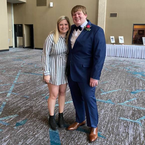 Alex Berglin - Poshmark Profile Picture of Alex Berglin (@its_bergie_77) on Poshmark