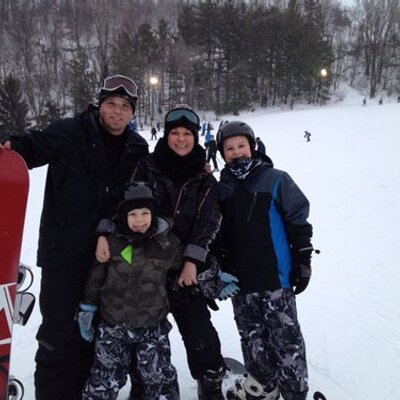 Profile Picture of Lisa Karnowski (@33lisa33) on Twitter