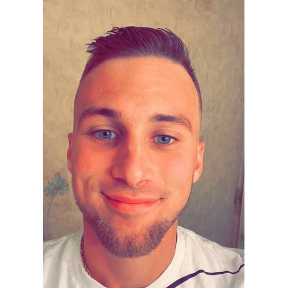 Jordan Porche - Poshmark Profile Picture of Jordan Porche (@jordanporche) on Poshmark