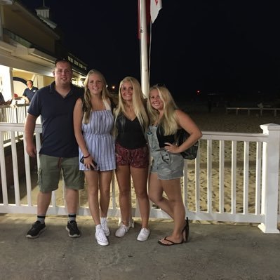 Profile Picture of Dawn Mancini (@cmcr4) on Twitter