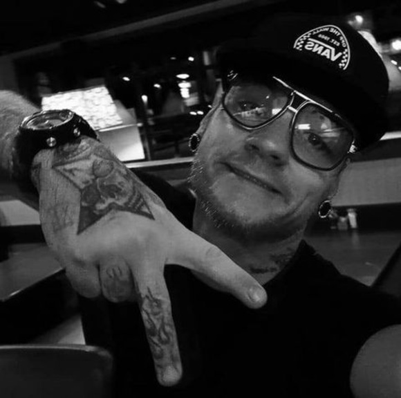 Kyle Hyden - Poshmark Profile Picture of Kyle Hyden (@omwout86) on Poshmark